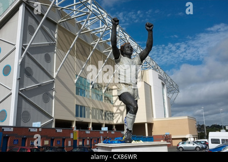 The Billy Bremner statue outside Leeds United's East Stand Stock Photo