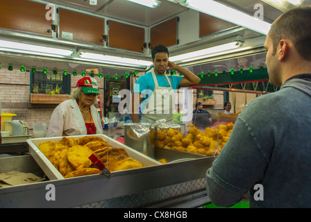 New York City, NY, USA, Little Italy Area, San Genarro Italian Food Street Festival, Stalls, Street Vendor, working at night, International Immigrants Stock Photo