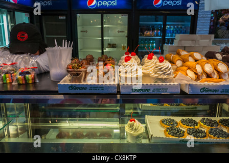 dfNew York City, NY, USA, American Italian Bakery Shop Window, Food bakery shelves display, in 'Greenwich Village'