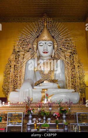 Completed in 1878 the KYAUKTAWGYI PAYA houses a 900 ton MARBLE BUDDHA STATUE - MANDALAY, MYANMAR Stock Photo