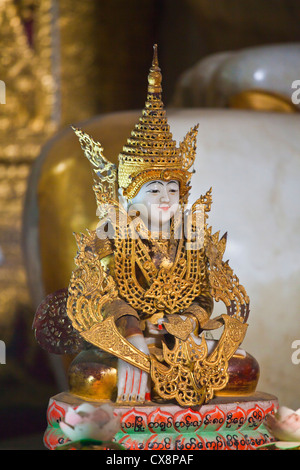 Small marble deity inside the KYAUKTAWGYI PAYA which houses a 900 ton MARBLE BUDDHA STATUE - MANDALAY, MYANMAR Stock Photo