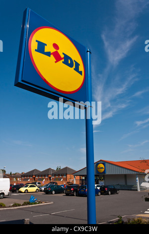 Lidl supermarket sign, Reading, Berkshire, England, GB, UK Stock Photo