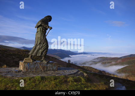 Monument of a pilgrim at Alto San Roque near O'Cebreiro in Spain. Stock Photo