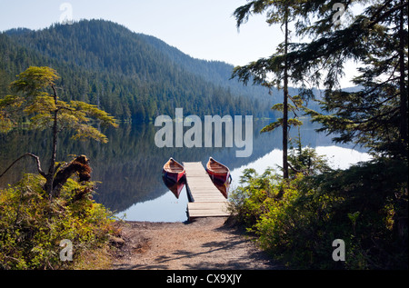 Two red canoes, Lake Harriett Hunt, Ketchikan, Gateway County Alaska, USA Stock Photo