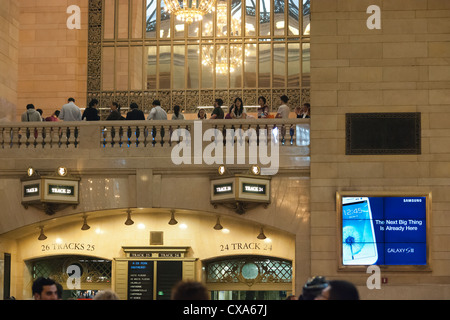 Apple store in Grand Central Terminal on the day of the introduction of the iPhone 5 Stock Photo