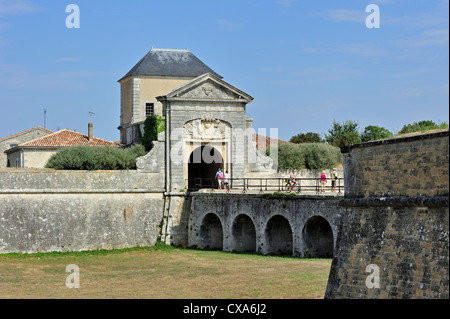 The town gate Porte des Campani / Porte de La Couarde at Saint-Martin-de-Ré on the island Ile de Ré, Charente-Maritime, France Stock Photo