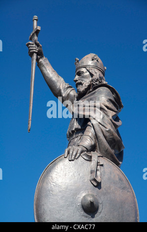 The statue of King Alfred the Great looks down over the city of Winchester, historic capital of the ancient kingdom of Wessex. Hampshire, England, UK. Stock Photo