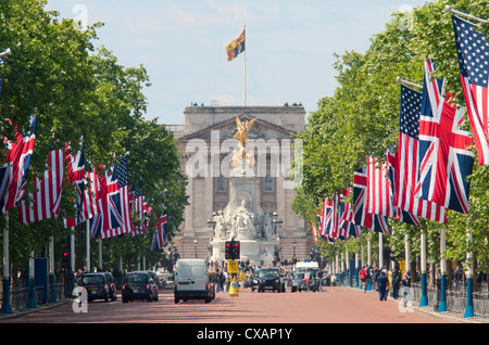 Flags lining the Mall to Buckingham Palace for President Obama's State Visit in 2011, London, England, United Kingdom, Europe Stock Photo