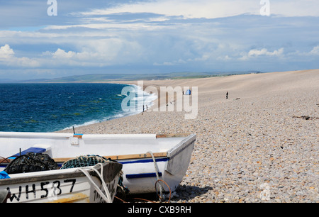 Chesil Beach with fishing boats pulled out on the shingle  on the Isle of Portland, near Weymouth, Dorset, England Stock Photo