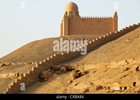 MAUSOLEUM OF THE 48th.IMAM WHO DIED IN 1957.BUILT OF GRANITE AND SANDSTONE,THERE IS A SMALL MOSQUE INSIDE AND A TOMB OF MARBLE. Stock Photo