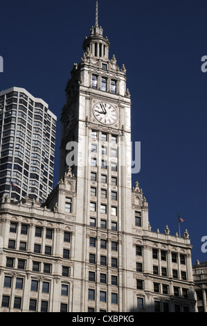 The neo-gothic Chicago Tribune Tower on N Michigan Avenue, Chicago ...