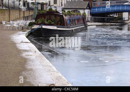 Floating cafe and ice on the Grand Union canal at Little Venice in London, England Stock Photo