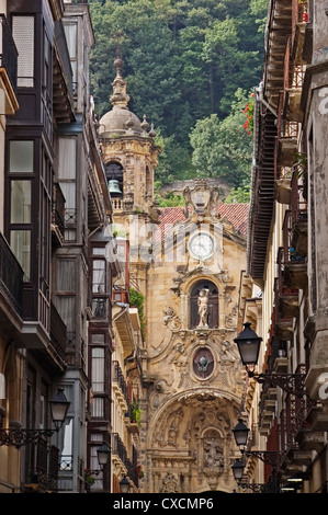 Street and Baroque basilica of Santa Maria del Coro San Sebastián Gipuzkoa Spain Stock Photo