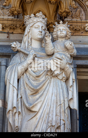 Madonna statue with child, Limestone figure on the main portal, Koelner Dom, Cologne Cathedral, Germany, Europe Stock Photo