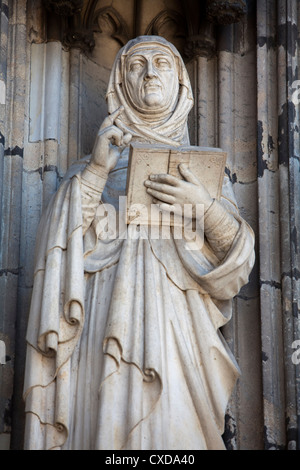 Limestone figure of an Apostle on the main portal, Koelner Dom, Cologne Cathedral, Germany, Europe Stock Photo