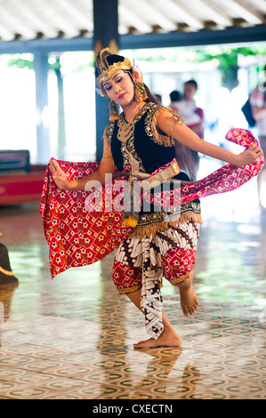 Woman performing a traditional Javanese palace dance at The Sultan's Palace (Kraton), Yogyakarta, Java, Indonesia Stock Photo