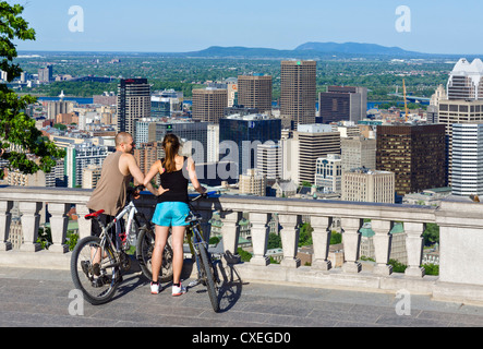 View of city from Kondiaronk scenic lookout at Chalet du Mont Real, Parc du Mont Royal (Mount Royal Park), Montreal, Canada Stock Photo