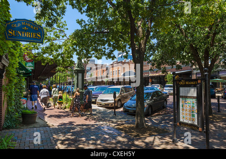 Shops, bars and restaurants on Howard Street in the historic Old Market district, Omaha, Nebraska, USA Stock Photo