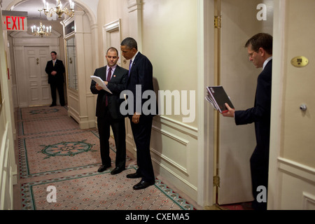 US President Barack Obama discusses his speech to the United Nations General Assembly with Ben Rhodes, Deputy National Security Advisor for Strategic Communications September 21, 2011 at the Waldorf Astoria Hotel in New York, N.Y. Press Secretary Jay Carney is at right. Stock Photo