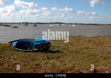 Small fishing boat on the shore of the River Alde Estuary near Slaughden Sailing Club, Aldeburgh, Suffolk, UK Stock Photo