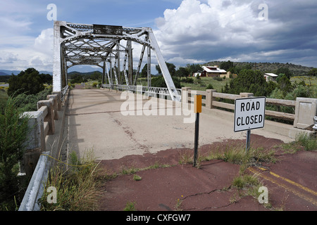 Road closed along Route 66. Winona bridge across Walnut Creek (1925), east of Flagstaff Stock Photo