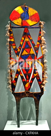 Ritual Board Wenena gerua ca 1950  Papua New Guinea Eastern Highlands  Siane Wood paint feathers fiber 140 cm Stock Photo