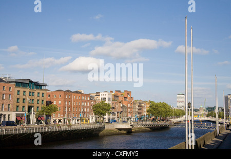 Dublin City Eire Pedestrian Millennium and Ha'penny Bridges join Temple Bar to Batchelor's Walk across River Liffey Stock Photo