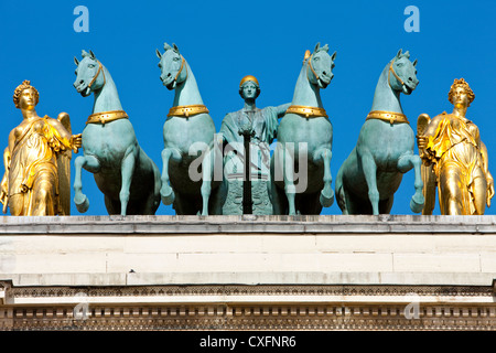 Peace riding in a triumphal chariot above the Arc de triomphe du Carrousel near Le Louvre, Tuileries, Paris, France Stock Photo