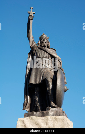 The statue of King Alfred the Great looks down over the city of Winchester, historic capital of the ancient kingdom of Wessex. Hampshire, England, UK. Stock Photo