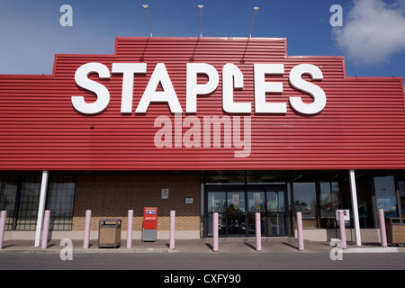 Staples store hi-res stock photography and images - Alamy