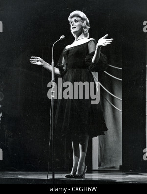 ROSEMARY CLOONEY (1928-2002) US singer at the London Palladium in 1954 Stock Photo