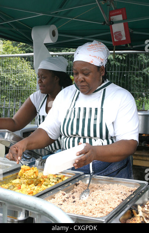 Serving Jamaican street food at Notting Hill Carnival Stock Photo