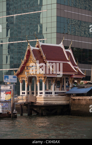 Chao Phraya River Traditional architecture mixes with ultra modern... Stock Photo