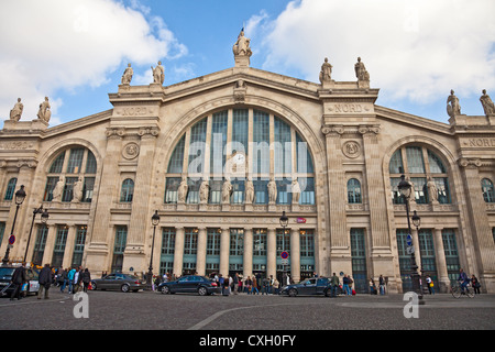Gare du Nord, Gare de Paris-Nord, railway station in central Paris. Travellers coming and going outside the main street entrance Stock Photo