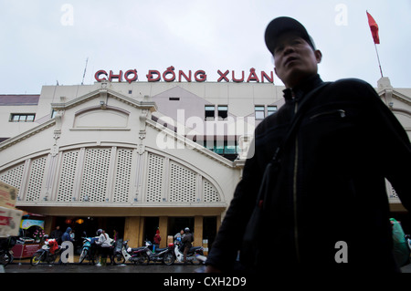 Outside Dong Xuan Market, Hanoi, Vietnam Stock Photo