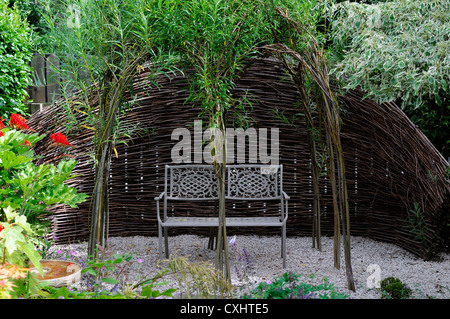 metal rustic look looking garden gardening feature design bench seating outdoors outdoor living shade shaded Stock Photo