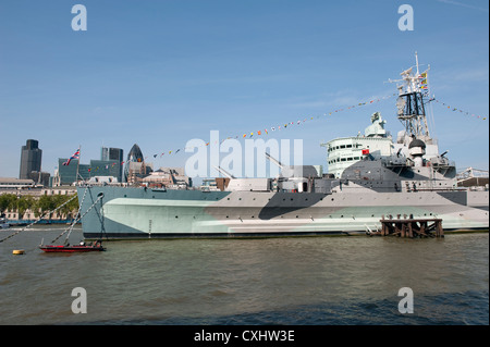 HMS Belfast at her London berth, on the River Thames, painted in Admiralty pattern Disruptive Camouflage Stock Photo