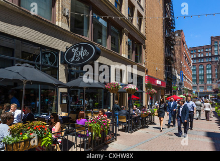 Office workers eating lunch in restaurants on East 4th Street off Euclid Avenue in downtown Cleveland, Ohio, USA Stock Photo