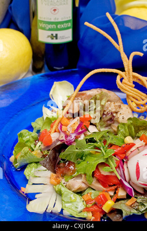 Mediterranean salad with rabbit and extra virgin olive oil ensalada mediterranea con conejo y aceite de oliva virgen extra Stock Photo