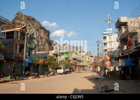 Limestone mountains overlooking main street, Dong Van, Ha Giang, Vietnam Stock Photo