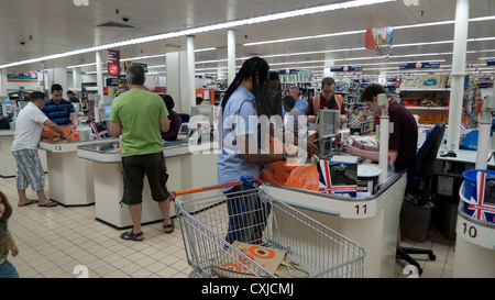 People at the checkout in Sainsbury's supermarket Walthamstow London England UK KATHY DEWITT Stock Photo