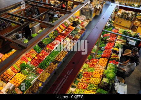 Fruit and vegetable stalls at the Kleinmarkthalle, Frankfurt, Germany Stock Photo