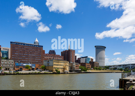 Waterfront view of the Cuyahoga River in the Flats district, Cleveland, Ohio, USA Stock Photo