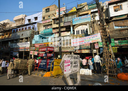 Bustling traffic and sign boards at the junction of Khari Baoli Road, (Spice Market Bazaar off Chandni Chowk), Old Delhi, India Stock Photo