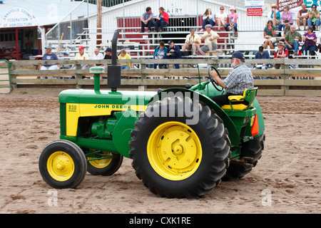 An antique John Deere 830 farm tractor in a county fair parade Stock Photo