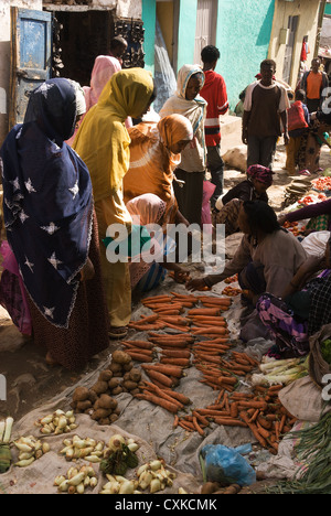 Elk200-4125v Ethiopia, Harar, old town, market vendors Stock Photo