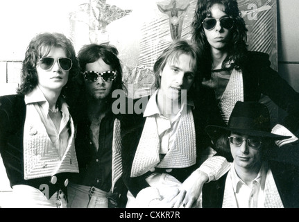 COCKNEY REBEL UK pop group in April 1974. From l: Stuart Elliot,Paul Jeffries, Steve Harley, Duncan Mackay, Milton James Stock Photo