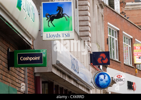 High Street Banks signs home counties UK 2007.  2000s when there were still banks in a local High Street. HSBC, Nat West, National Westminster Bank,  Barclays,  Lloyds, TSB, and a  Cashpoint HOMER SYKES Stock Photo