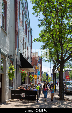 Bar on State Street in downtown Erie, Pennsylvania, USA Stock Photo