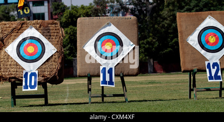 Archery,Archery target,Aspirations,Accuracy,Center,Circle,Descriptive color,Concepts,Sport,Arrow,Target, bulls eye,Pierced.Score Stock Photo